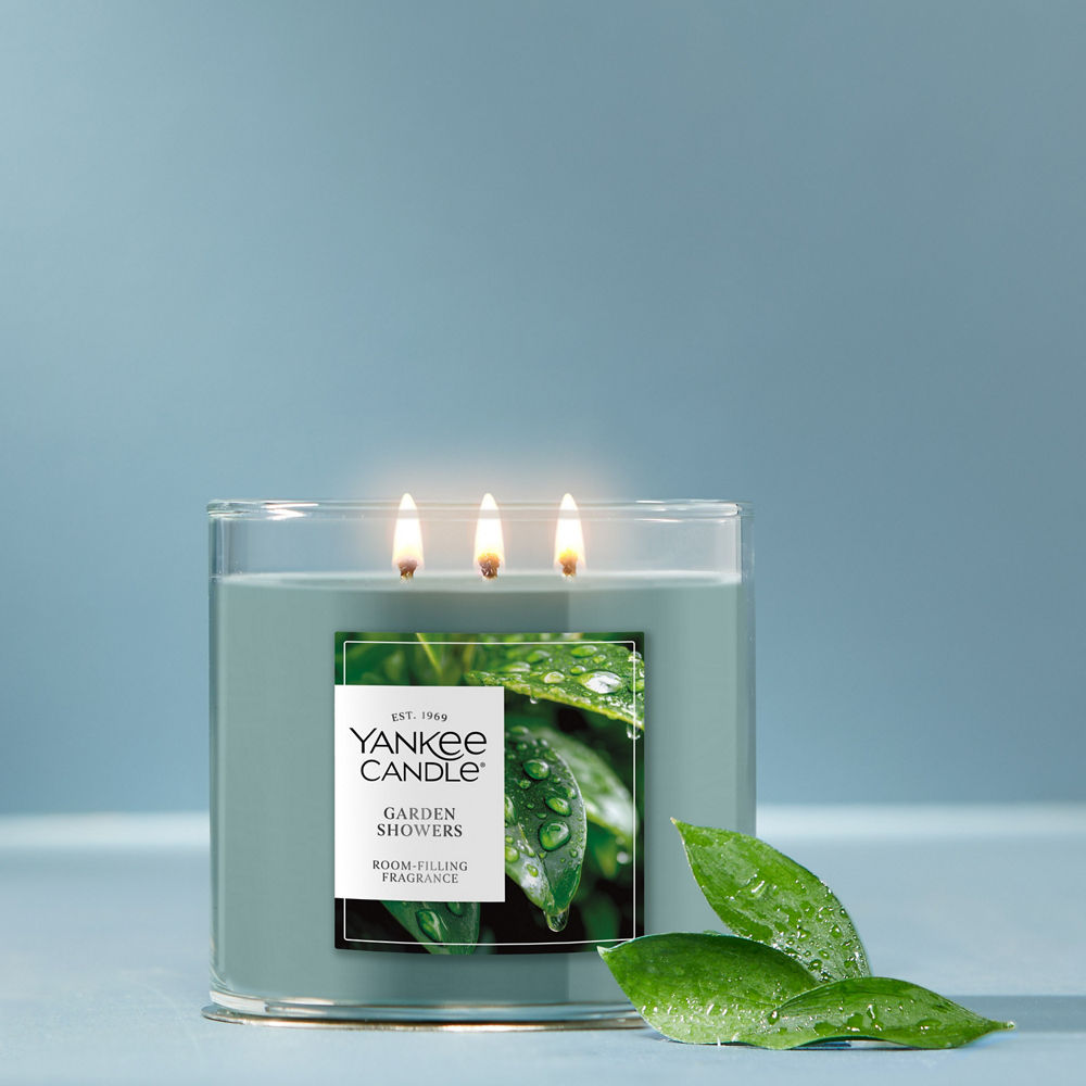 Garden Showers 3-Wick Candle - Image 2