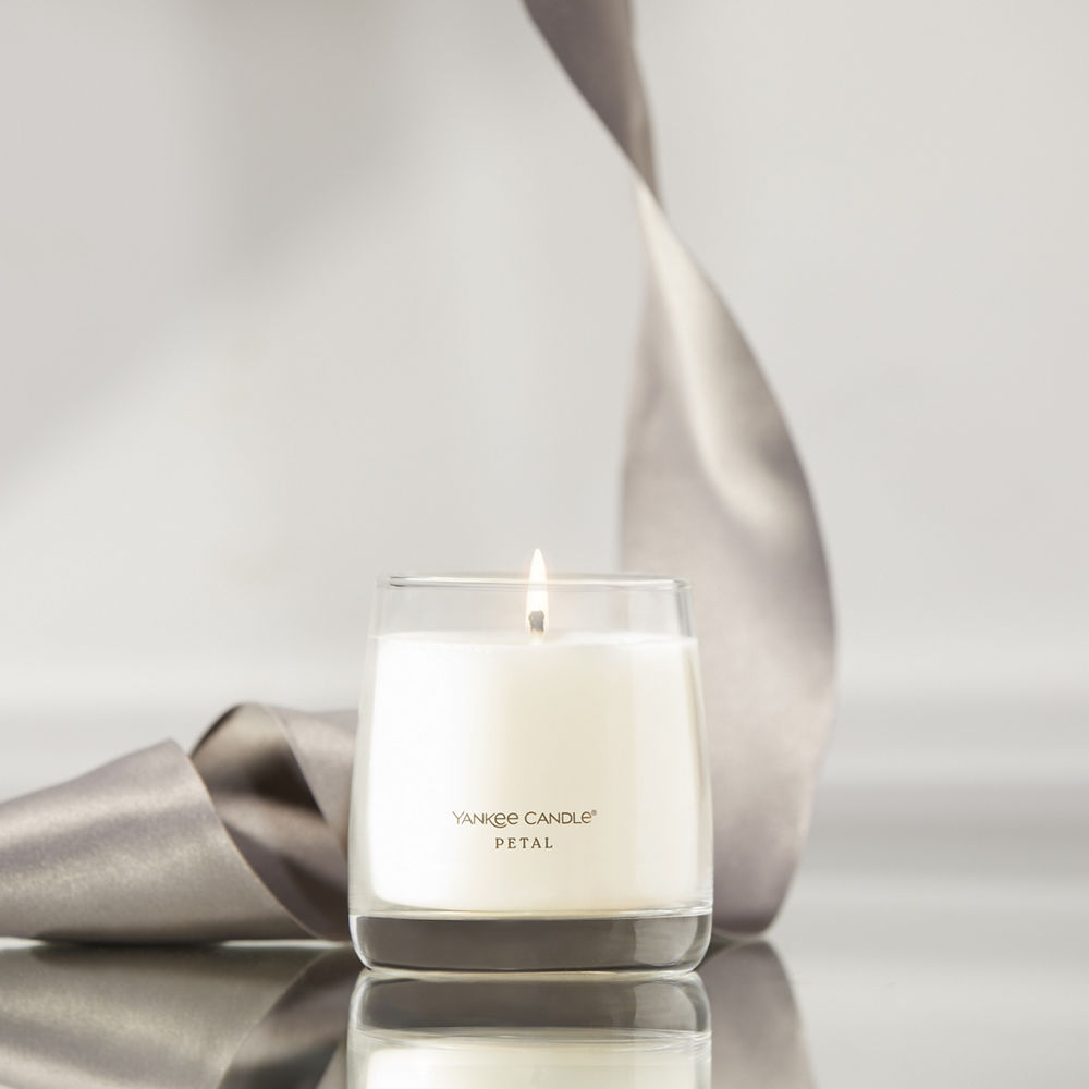 Petal Premium Single-Wick 7oz Candle - Image 3